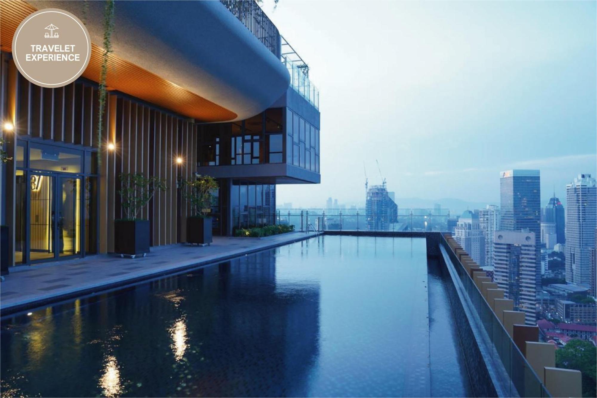 Ceylonz Klcc, Travelet